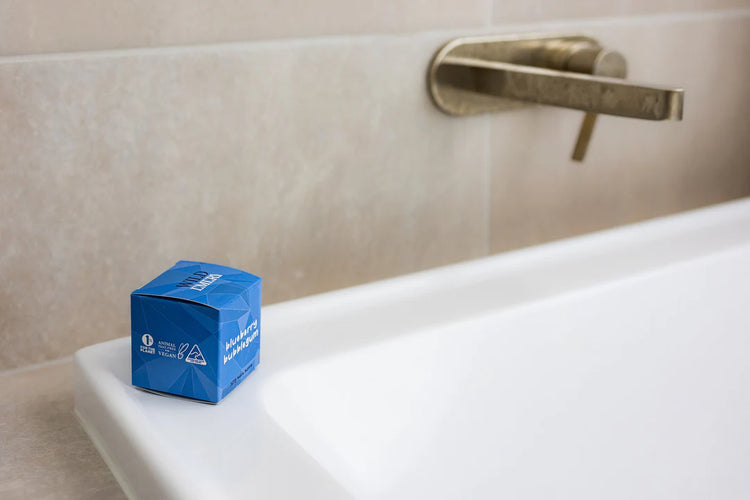 Wild Emery Cube Bath Bomb 160g - Blueberry Bubblegum